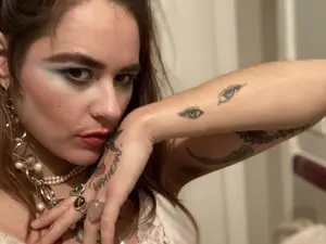 Tigerlily228  live sex cam
