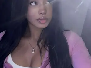 Juicy_Mia  live sex cam