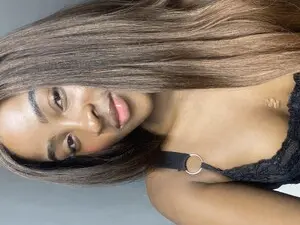 Shantalleboni  live sex cam