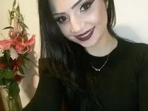 Sweet_Roxy19  live sex cam