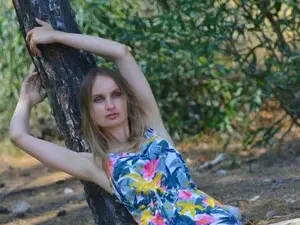 Elenapre  live sex cam