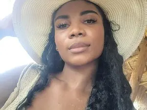 Miss_Benz  live sex cam