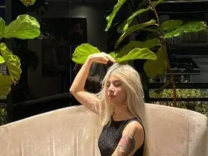 SaraThomson  live sex cam