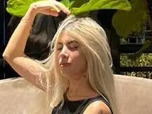 SaraThomson  live sex cam