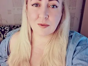 SweetieLoren  live sex cam