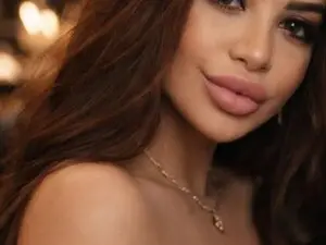 Aleesquirt  live sex cam