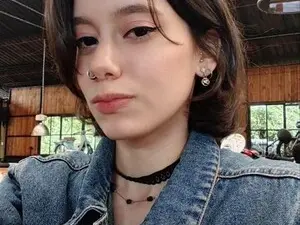 SabrinaMiles  live sex cam