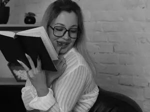 SaraMorry  live sex cam