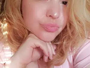 Amnesiasavage  live sex cam