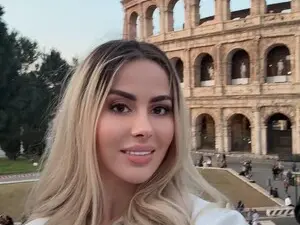 KylieBenton  live sex cam