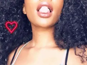 SolarYoni  live sex cam
