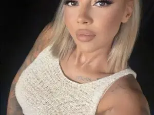 NaomiBlakeee  live sex cam