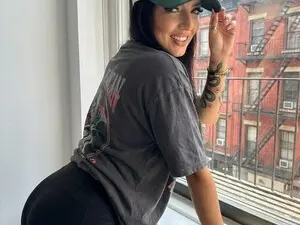 AntoniaHarper  live sex cam