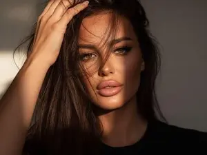 OliviaNoirr  live sex cam