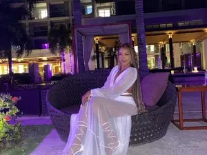 GiuliaCash  live sex cam