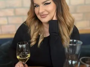 LaraHartt  live sex cam