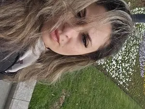 Lionessmom  live sex cam