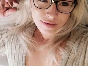 Duckyisone  live sex cam