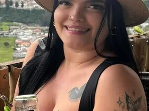 Mia_thopsom  live sex cam