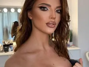 SweetLaraXO  live sex cam