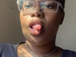 UrNewHeadache  live sex cam
