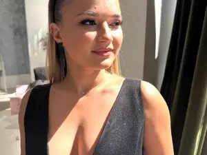 HoneyBunnyy  live sex cam