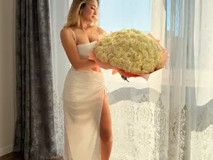 HoneyBunnyy  live sex cam