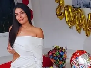 Cutelatinaxxx  live sex cam