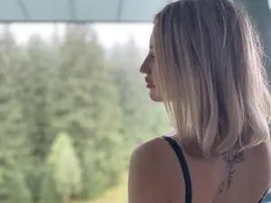 Kitty_tease  live sex cam