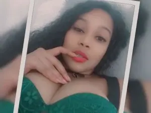 MoniqueLovay  live sex cam