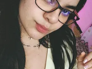 Shaaroonhillss  live sex cam