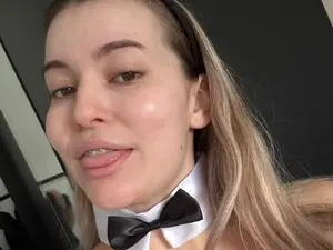 ShyHotNerd  live sex cam