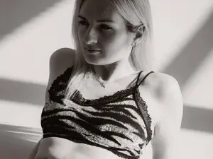 Marta_Haze  live sex cam