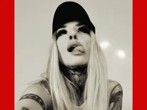 AmazinBITCH  live sex cam