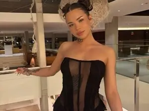 NickyBenz  live sex cam