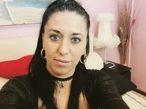 Aliceblack24  live sex cam
