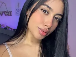 Laura_love18  live sex cam