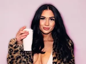 Newsgirly1  live sex cam