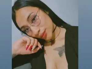 Alee_18  live sex cam