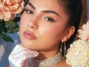AzzaLee  live sex cam