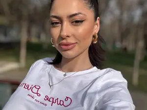 ChloeDevine  live sex cam