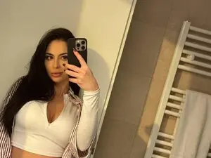 ChloeDevine  live sex cam