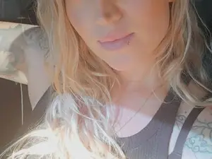 EmilyEmbers  live sex cam