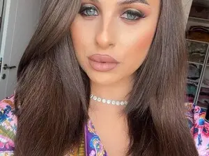 DeborahLowe  live sex cam