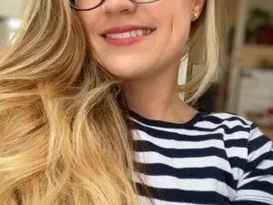 Honeyshaker  live sex cam