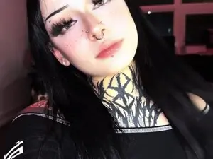 Nikkinghtmre  live sex cam