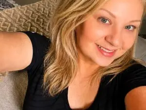 RubyGissing  live sex cam