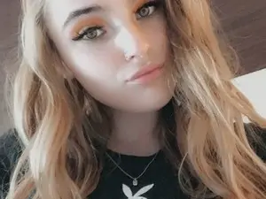 CasperBrit  live sex cam