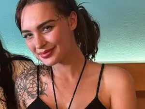 Llittlellamas  live sex cam