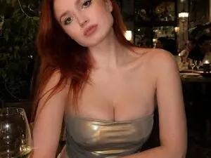 AylinaGold  live sex cam